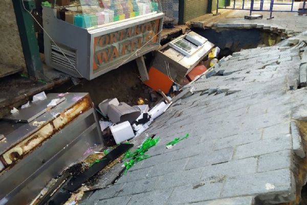 Ortaköy'deki göçükte dükkanı boşaltan esnaf: Tam sezon açıldı, böyle üzücü bir olay gerçekleşti