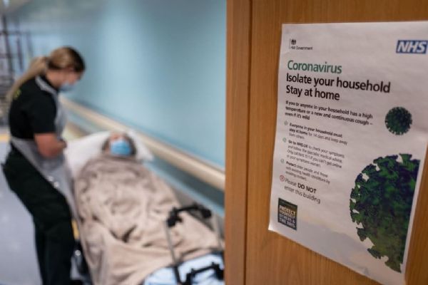 İngiltere'de Kovid-19 nedeniyle ölenler 41 bini aştı