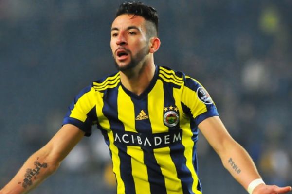 Fenerbahçe yıldız futbolcuyla yollarını ayırdı