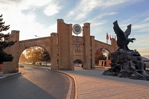 Atatürk Üniversitesi diplomaları kargoya verecek