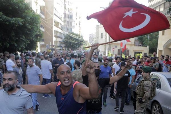 Lübnan'da Ermeni asıllı sunucunun Türkiye'ye hakaret ettiği televizyon kanalı protesto edildi