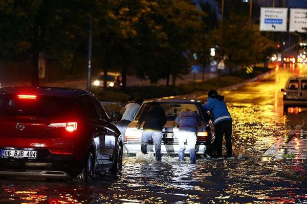Başkentte sağanak etkili oldu