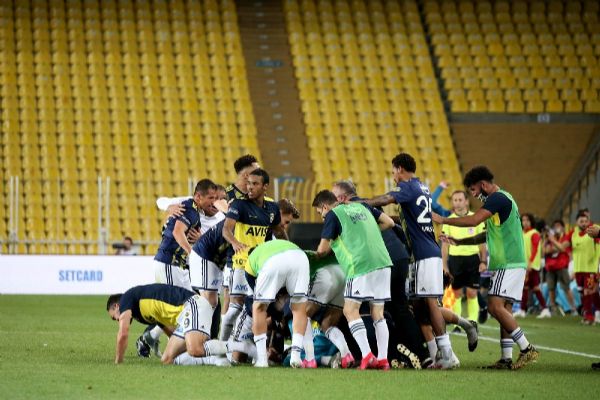 Fenerbahçe son dakikalarda güldü