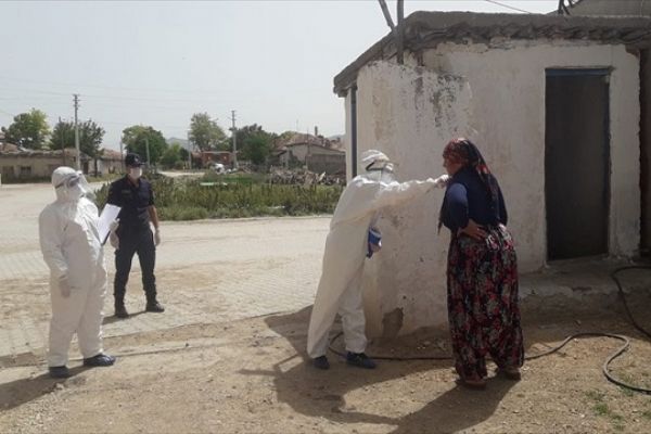 Afyonkarahisar'da vaka sayılarının arttığı bir köye giriş -çıkışlar sınırlandırıldı