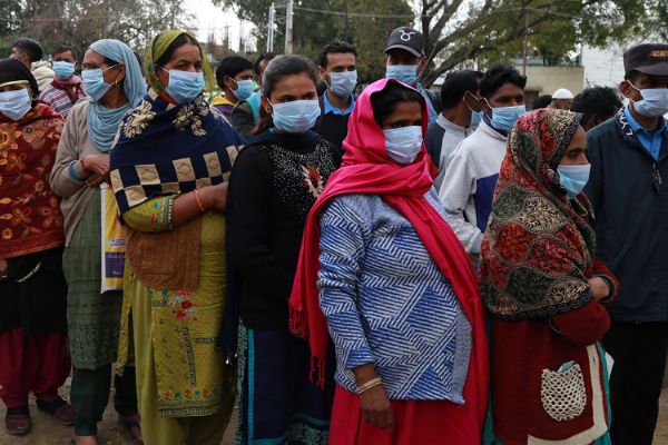 Hindistan'da korona ölümleri 8 bini aştı