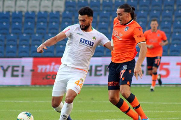 Başakşehir evinde  Alanyaspor'u 2-0 yendi