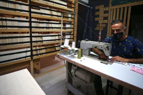 Terzi dükkanında kitap kafe