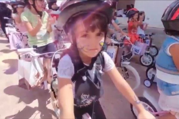 Türkiye'den giden bisikletler İdlib'deki yetim çocukları sevindirdi