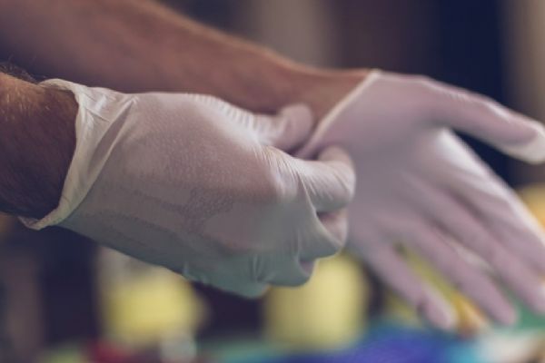 Eldiven korona virüsten koruyor mu?