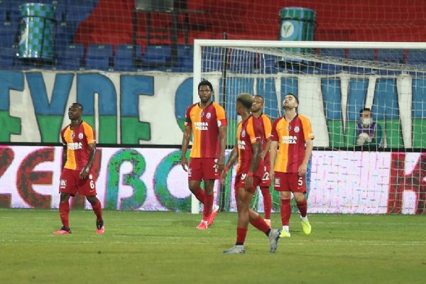Galatasaray Rize'de darbe aldı