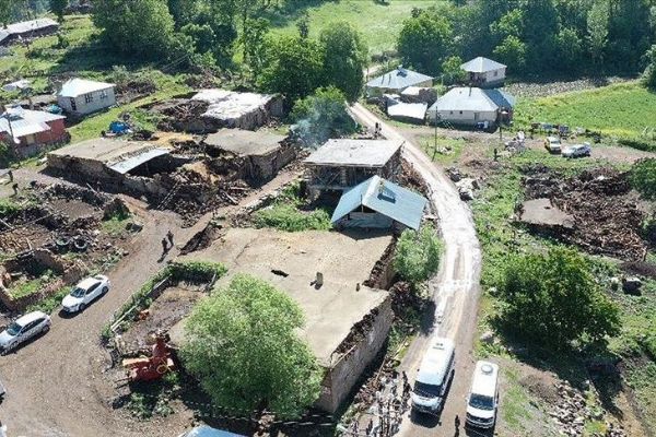 Depremden etkilenen Elmalı köyü havadan görüntülendi