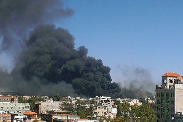 Yemen'deki koalisyon güçleri, Sana'ya hava saldırısı başlattı