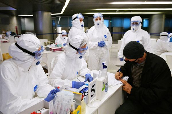 Rusya'da 500'e yakın sağlık çalışanı koronavirüse yenik düştü