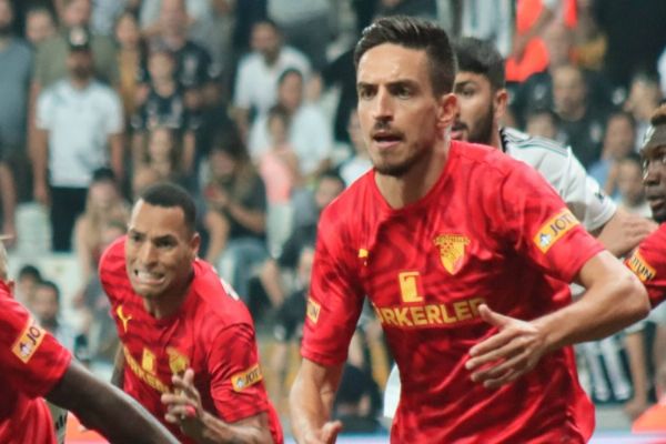 Göztepeli Leo Schwechlen sözleşmesini tek taraflı feshetti