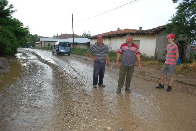 Malkara'da dere taştı, yollar bataklığa döndü