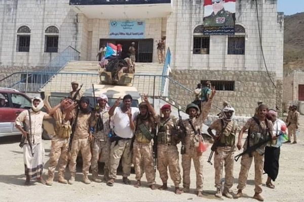 Yemen'de BAE destekli gruplar emniyet binasını ele geçirdi