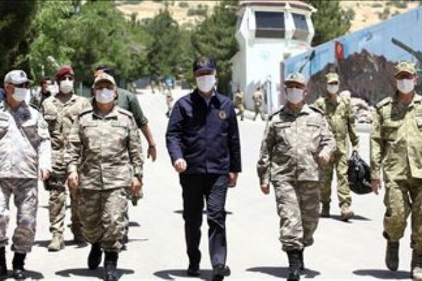 Bakan Akar ve TSK Komuta Kademesi'nin sınır bölgesindeki yoğun mesaisi