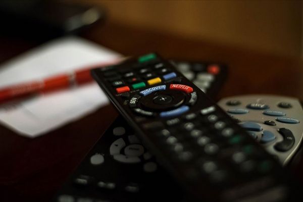 İran'da İngilizce yayın yapan iki televizyon kanalının yayınları kesildi