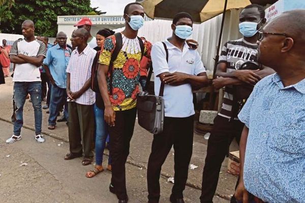 Afrika'da Kovid-19 vaka sayısı 300 bini geçti