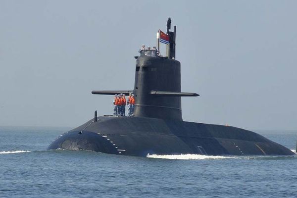 Japonları alarma geçiren denizaltı!