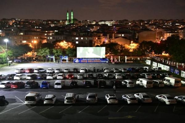 Bahçelievler'de 'arabada sinema' etkinliği