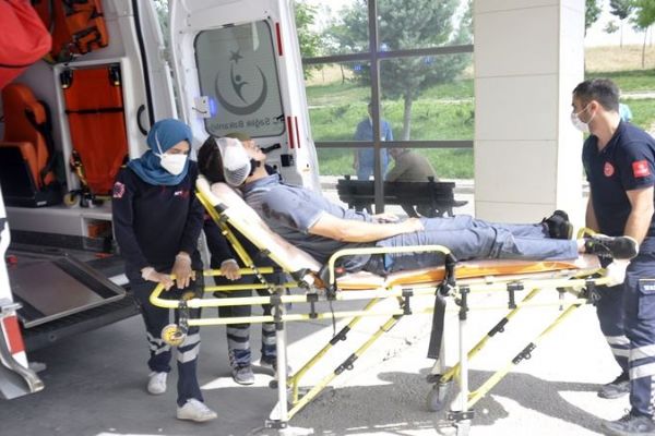 Karaman'da şok eden olay! Tartıştığı postacının kulağını ısırarak kopardı