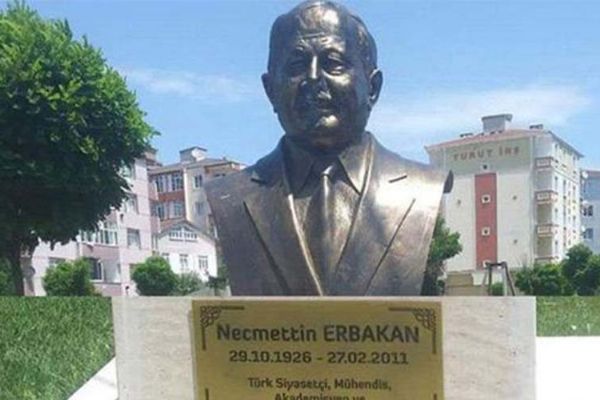 Kapaklı Belediyesinden, 'Erbakan büstü' açıklaması