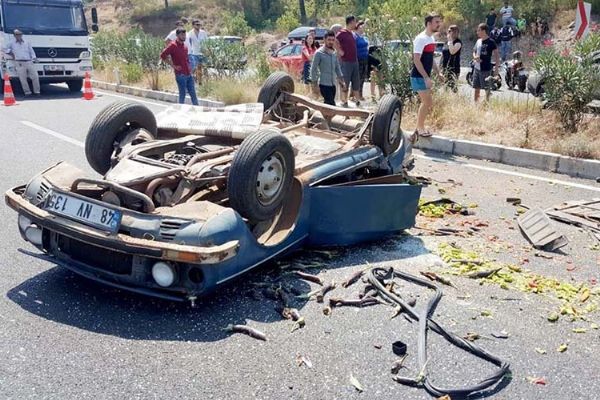 Muğla'da otomobil ile kamyonet çarpıştı: 1 ölü, 4 yaralı