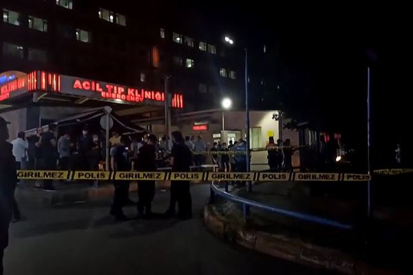 İstanbul Eğitim ve Araştırma Hastanesi'nde çıkan yangın kontrol altına alındı