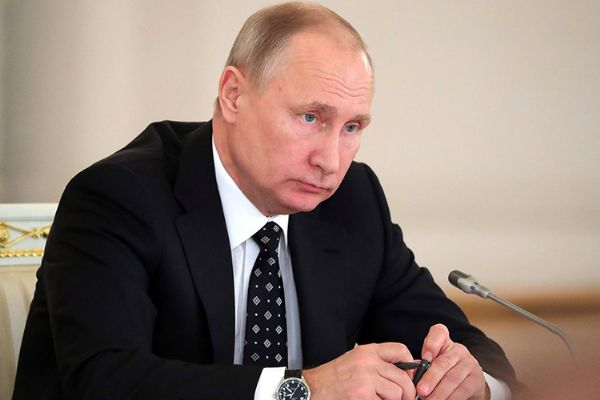 Putin’in özel odasında divana serili duran portresinin sırrı!