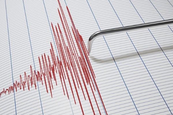 Endonezya'da şiddetli deprem