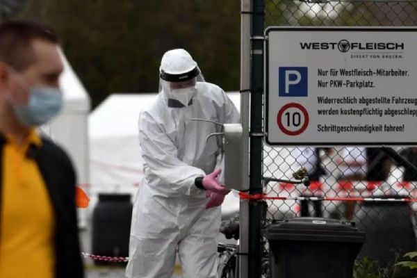 Almanya'nın Warendorf şehrinde vakaların artması üzerine eski önlemlere dönüldü