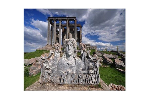 Aizanoi'de binlerce yıl sonra 'taşlar yerine oturacak'