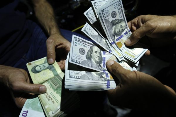 İran'ndan dolar hamlesi: Tarihin en yüksek seviyesine ulaştı