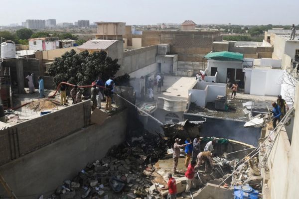 Pakistan'daki uçak faciasının altından 'koronavirüs' çıktı