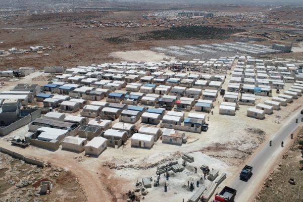 Sadakataşı İdlib’de briket ev açılışlarını sürdürüyor