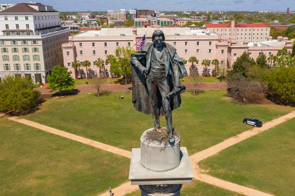 ABD'de John Calhoun'un Charleston'daki heykeli de kaldırılıyor