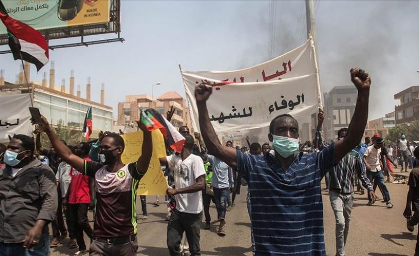 Sudan'da binlerce eylemci devrimin gidişatının düzeltilmesi talebiyle sokaklara indi
