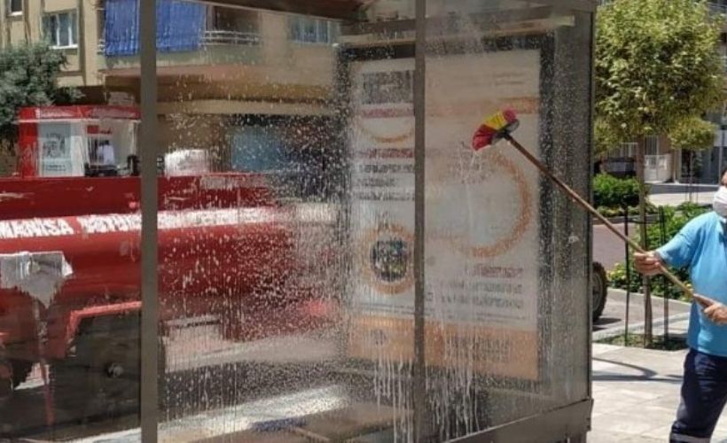 Manisa'nın duraklarında hijyen ve temizlik çalışması