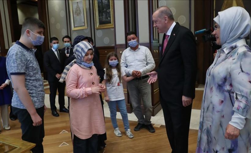 Cumhurbaşkanı Erdoğan, görme engelli hafız Ravzanur'u kabul etti