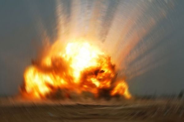 Mogadişu'da bomba yüklü araç patladı: Yaralılar var