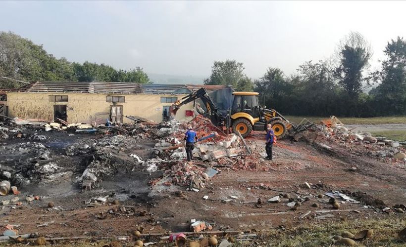 Sakarya'da enkaz kaldırma çalışmaları sürüyor