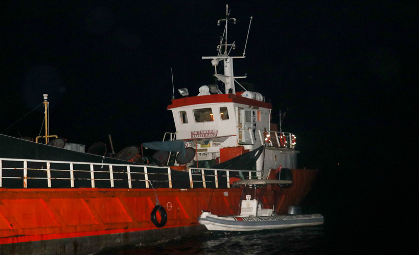 İzmir'de bir gemide 276 sığınmacı yakalandı