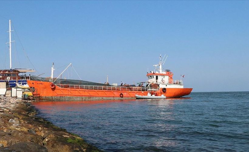 İzmir'de bir gemide 276 sığınmacı yakalandı