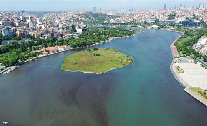 Haliç'te suyun rengi değişti