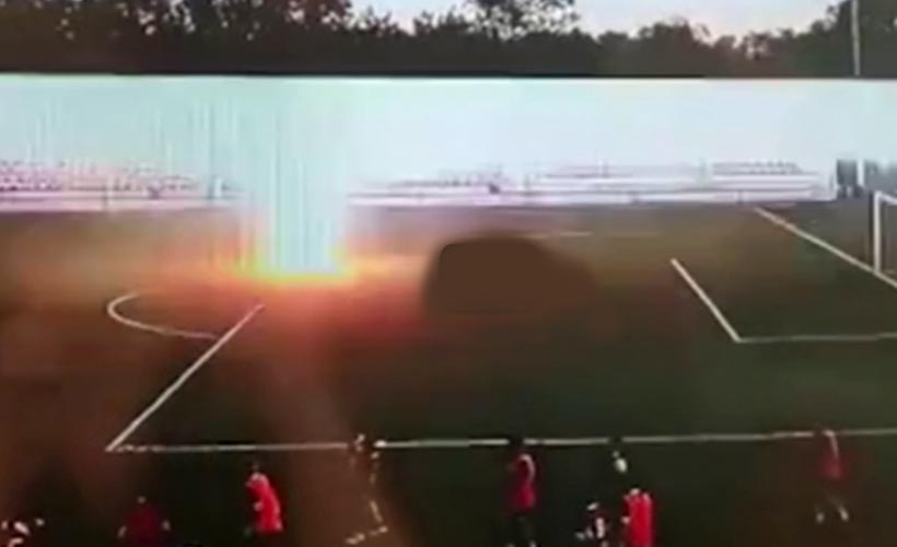 Rus futbolcu Ivan Zaborsky’nin üzerine yıldırımın düştü