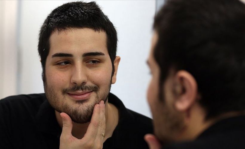 Yüzünün yarısı alınan hastaya bacağından yeni yüz yapıldı