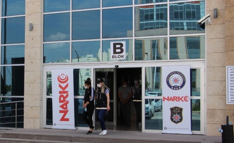 Uşak'ta iki uyuşturucu satıcısı tutuklandı