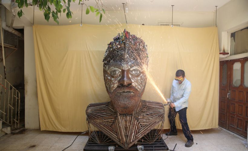 Hatay'da atık metallerden insan portresi