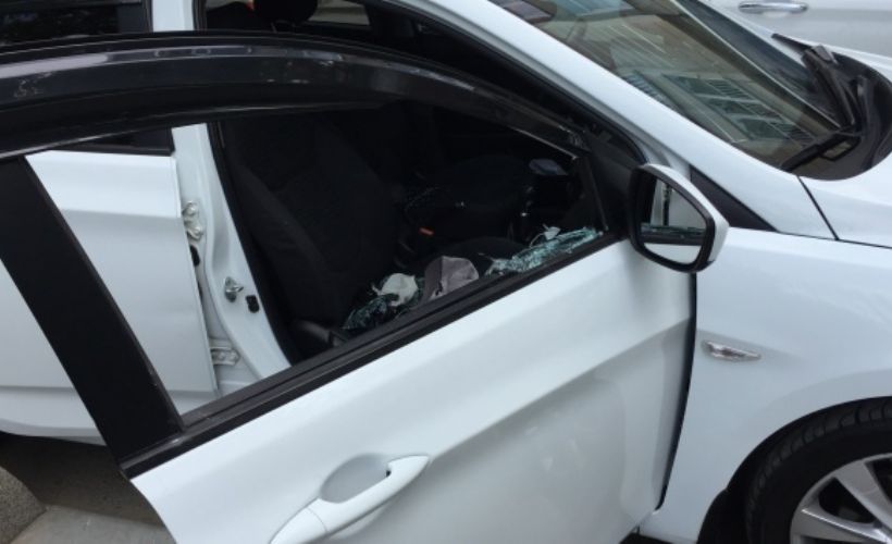 Maskeli ve silahlı şüpheliler bankadan çıkan vatandaşın 85 bin TL'sini gasp etti